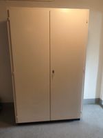 Schrank mit Tablar und Schloss, Abholung in Chur