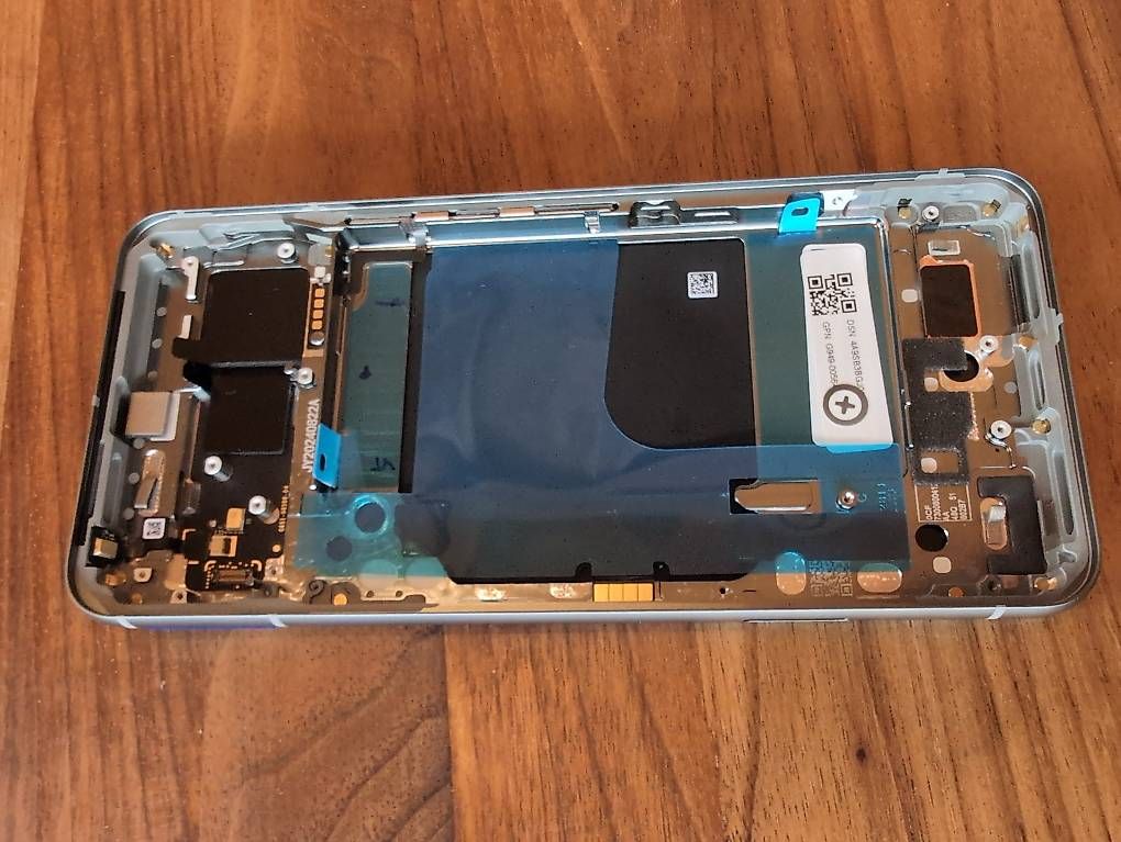 Google Cover & Protezioni schermo: Google Pixel 8 Rückabdeckung hellgrau (Original-Ersatzteil) – Nuovo e nell'imballaggio originale da Ramosch venduto da legner.schmitz 2