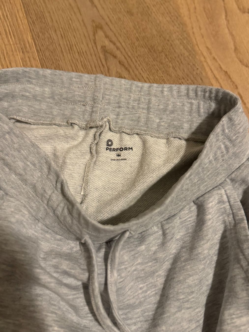 Pantaloni: Graue bequeme jugendlicheTrainingshose Grösse 164 – Usato da Uster venduto da Pboller 3