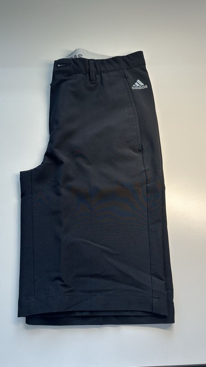 Adidas Pantaloni: Adidas Golf Sommer Shorts Gr. 164 – Usato da Frenkendorf venduto da Maxi2019