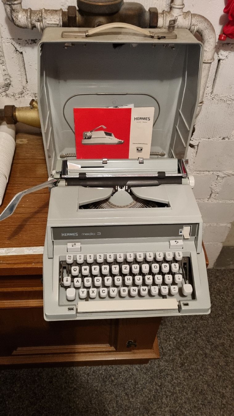 Schreibmaschinen: Schreibmaschine HERMES media 3 – Neu (gemäss Beschreibung) aus Sarnen von Misha3 2