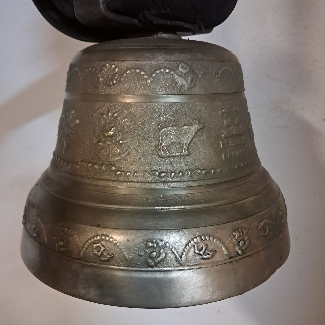 Campanacci mucche: ALTE BERGER BÄRAU GLOCKE  – Usato da Murten venduto da SHETHOF 3