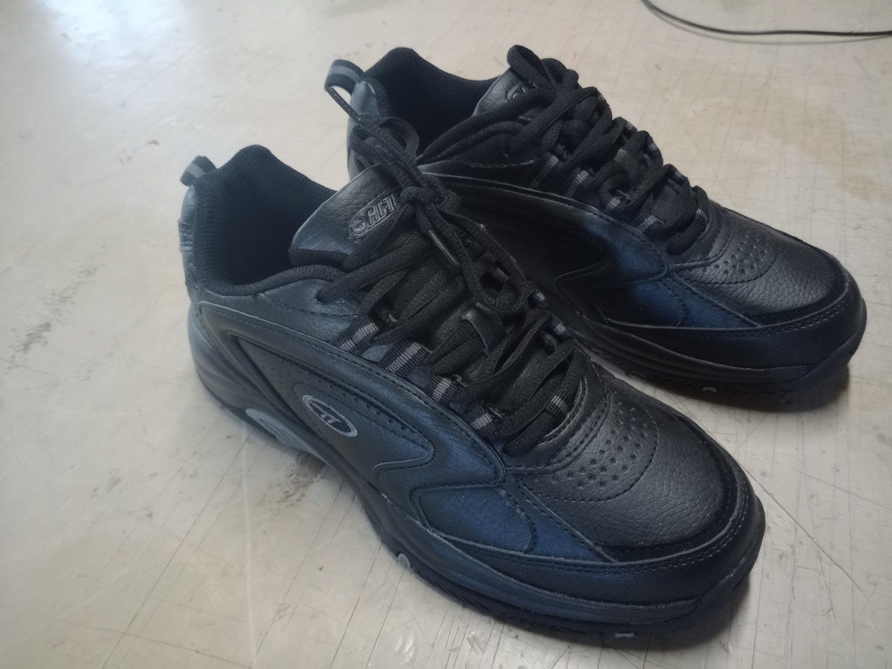 Hi-Tec Scarpe da uomo: Hi-Tec Schuhe, Grösse 41, NEU – Nuovo (secondo la descrizione) da Bern venduto da Charlie1517