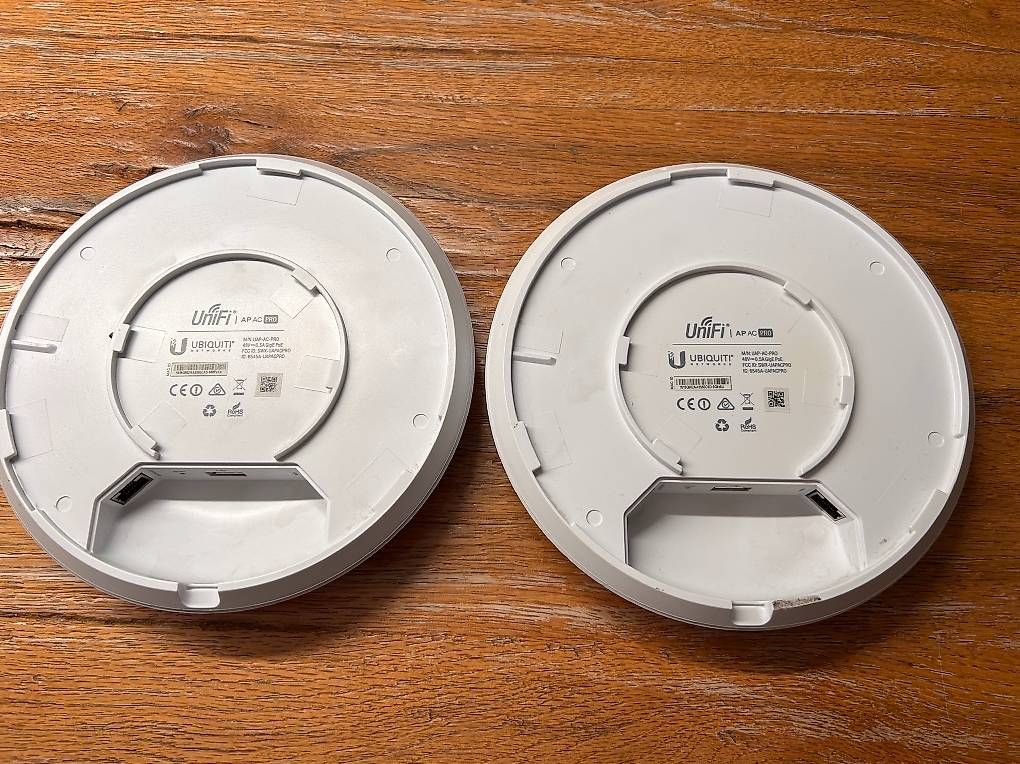 Ubiquiti WiFi: 2x Ubiquiti UniFi UAP-AC-Pro Access Point – Usato da Schöftland venduto da pas-sta 1