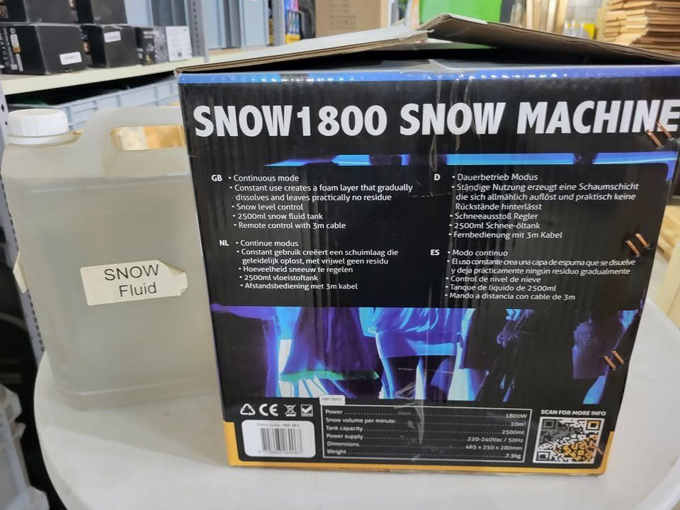 Tutte le macchine: BeamZ snowmachine 1800 plus 5 Liter Fluid – Usato da Oetwil am See venduto da Openairbar 1