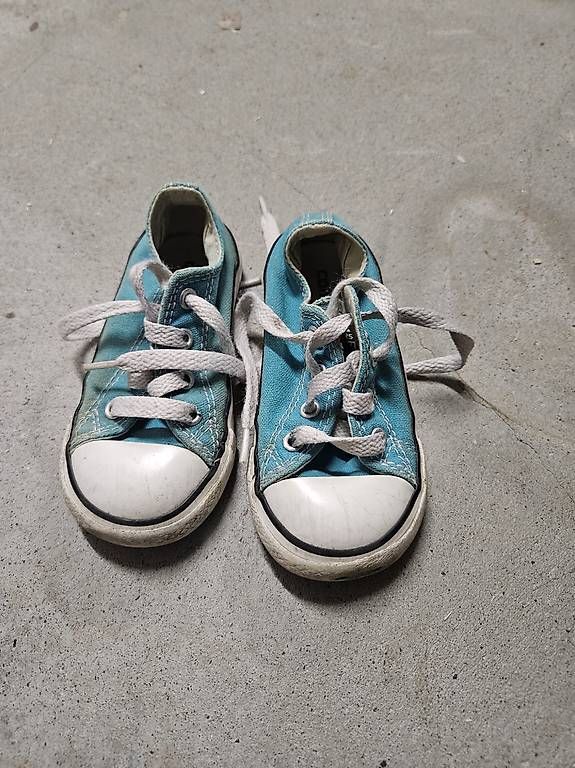 Scarpe per ragazzi: Converse Allstars Kinder Gr. 23 – Usato da St. Gallen venduto da RuppiX