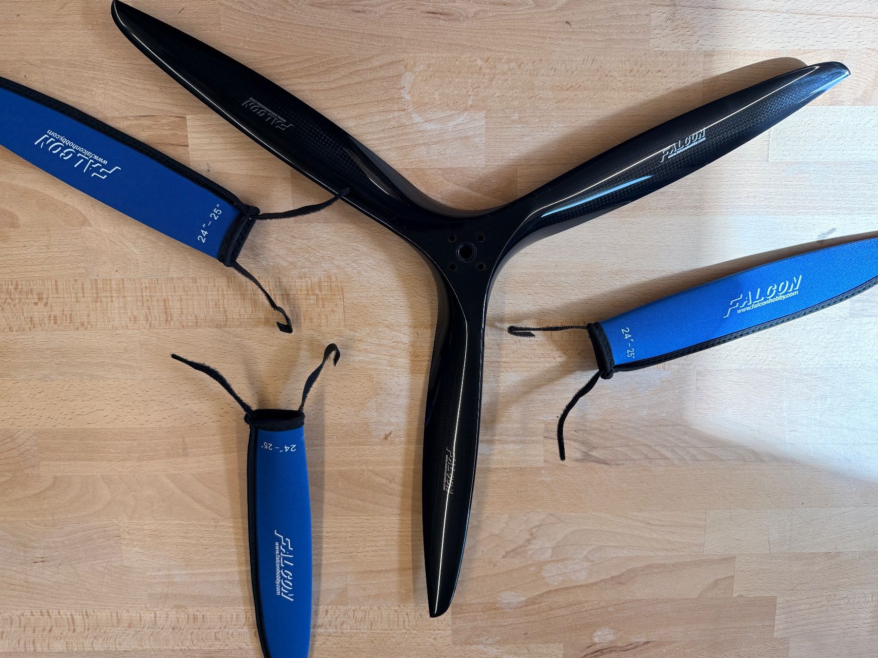 Modellismo RC: Falcon 3-Blatt Carbon Propeller 24x12 – Nuovo (secondo la descrizione) da Diessbach b. Büren venduto da babs92 1