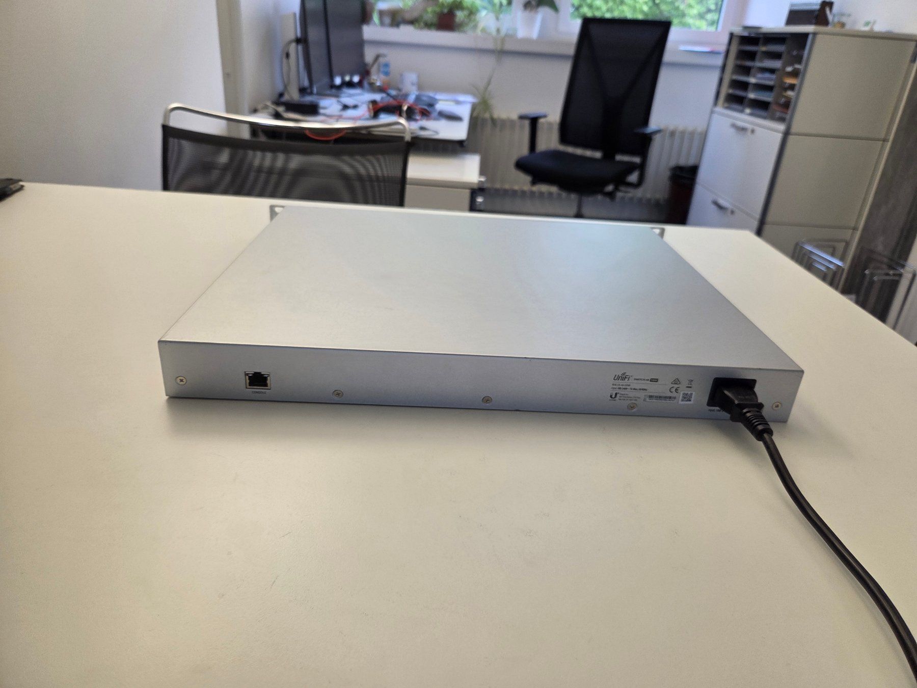 Ubiquiti Modem & Router: UniFi Switch 48 500W – Usato da Bern venduto da Skiddoo 1