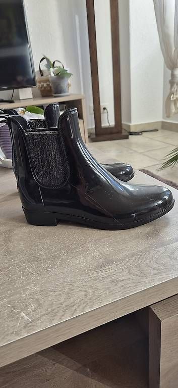Damenschuhe: Bottines de pluie neuves point. 37 – Gebraucht aus Ste-Croix von kar_9x7w
