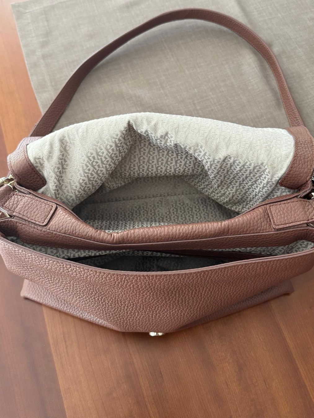 Aigner Borse da donna: Handtasche von Aigner – Nuovo (secondo la descrizione) da Engelburg venduto da rpa69 1