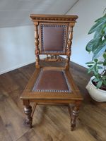 6 Stühle aus Holz mit Lederbezug und Nieten (guter Zustand)