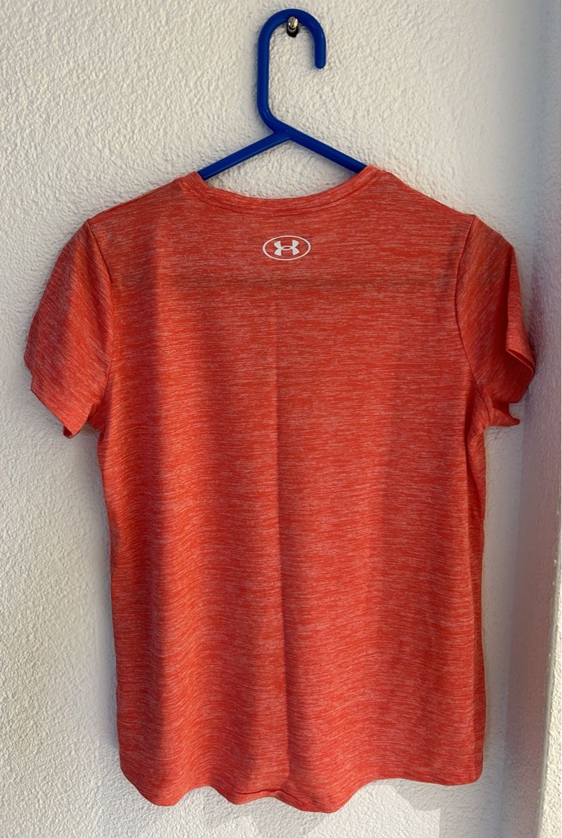 Under Armour T-Shirts: Sportshirt lachsfarben – Neu (gemäss Beschreibung) aus Uster von lis_7rjr 1