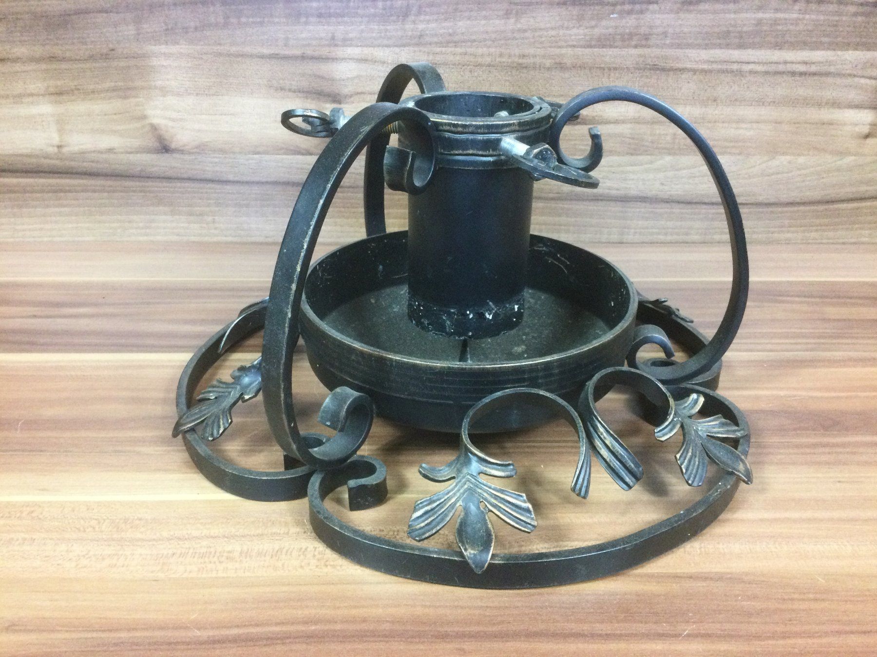Outils anciens: Gebrauchter Schmiedeeiserner Christbaumständer – D'occasion à Wangen SZ par kuriosum12 6