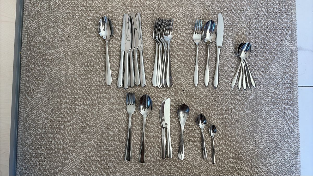 Set di posate: Besteck Metall 33 Stck. Gebrauchter Zustand – Usato da Luzern venduto da One0911