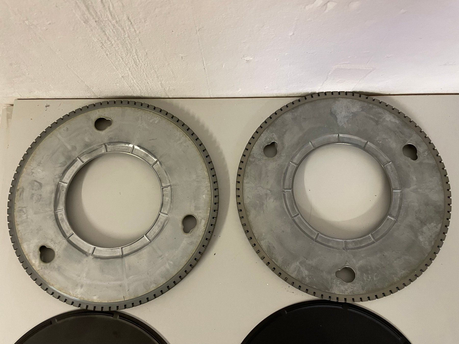 Thorens Plattenspieler: 2 plateaux Thorens 104 – Gebraucht aus La Croix (Lutry) von netrajet 1