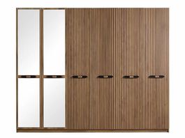 Modernen und neuen Kleiderschrank