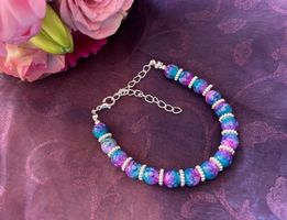 Armband aus Glas Perlen und Metall Zierelementen