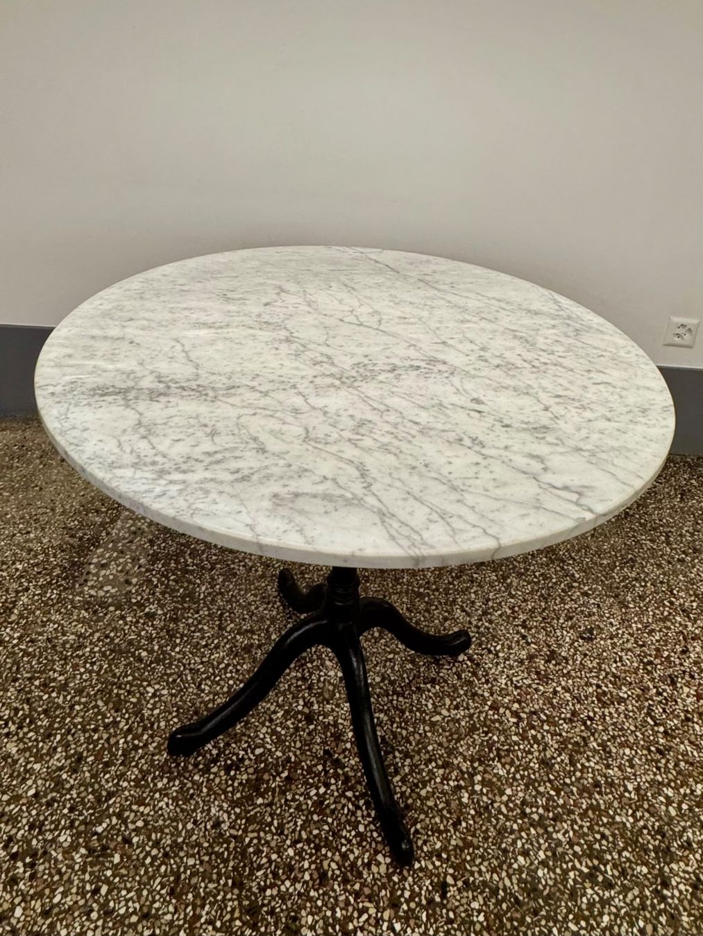 Tische: Bistrotisch - Marmorplatte 90cm – Gebraucht aus Bern von jensstr1979 1