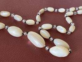 3 Elegante Modeschmuck-Ketten in weiss „Perlmuttoptik“