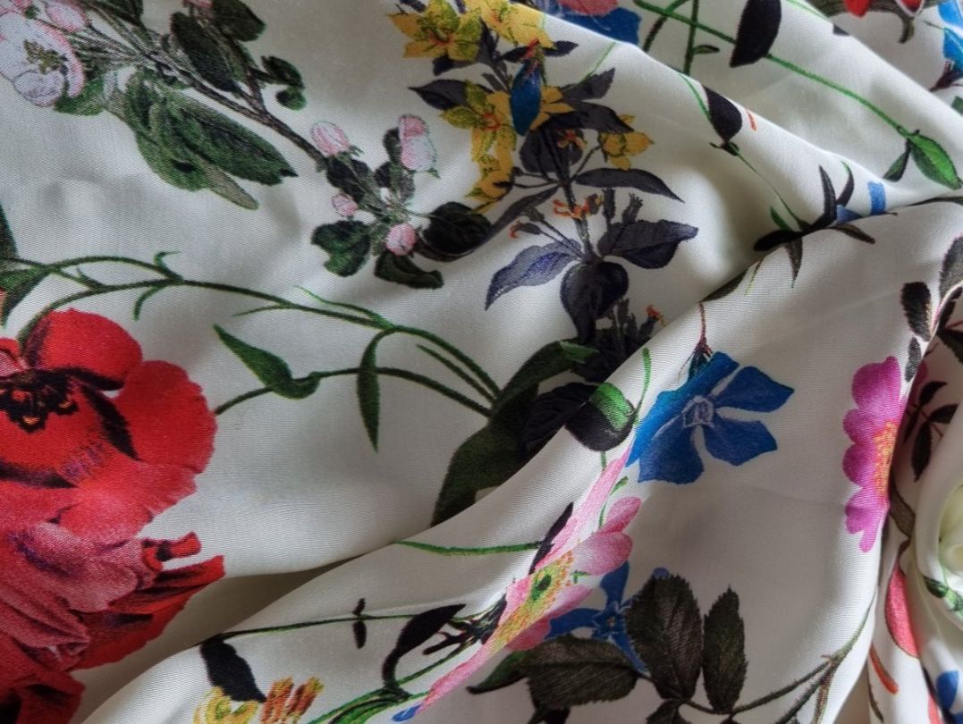 Tessuti: Stoff mit schönen Blumen – Nuovo e nell'imballaggio originale da geroldswil venduto da Gumball1 3