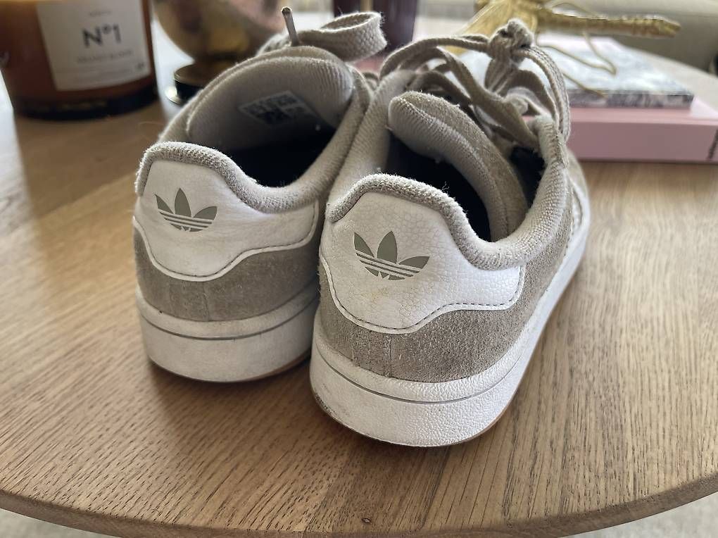 Scarpe per ragazzi: Adidas Kinder Schuhe – Usato da Inwil venduto da 0107MI 1