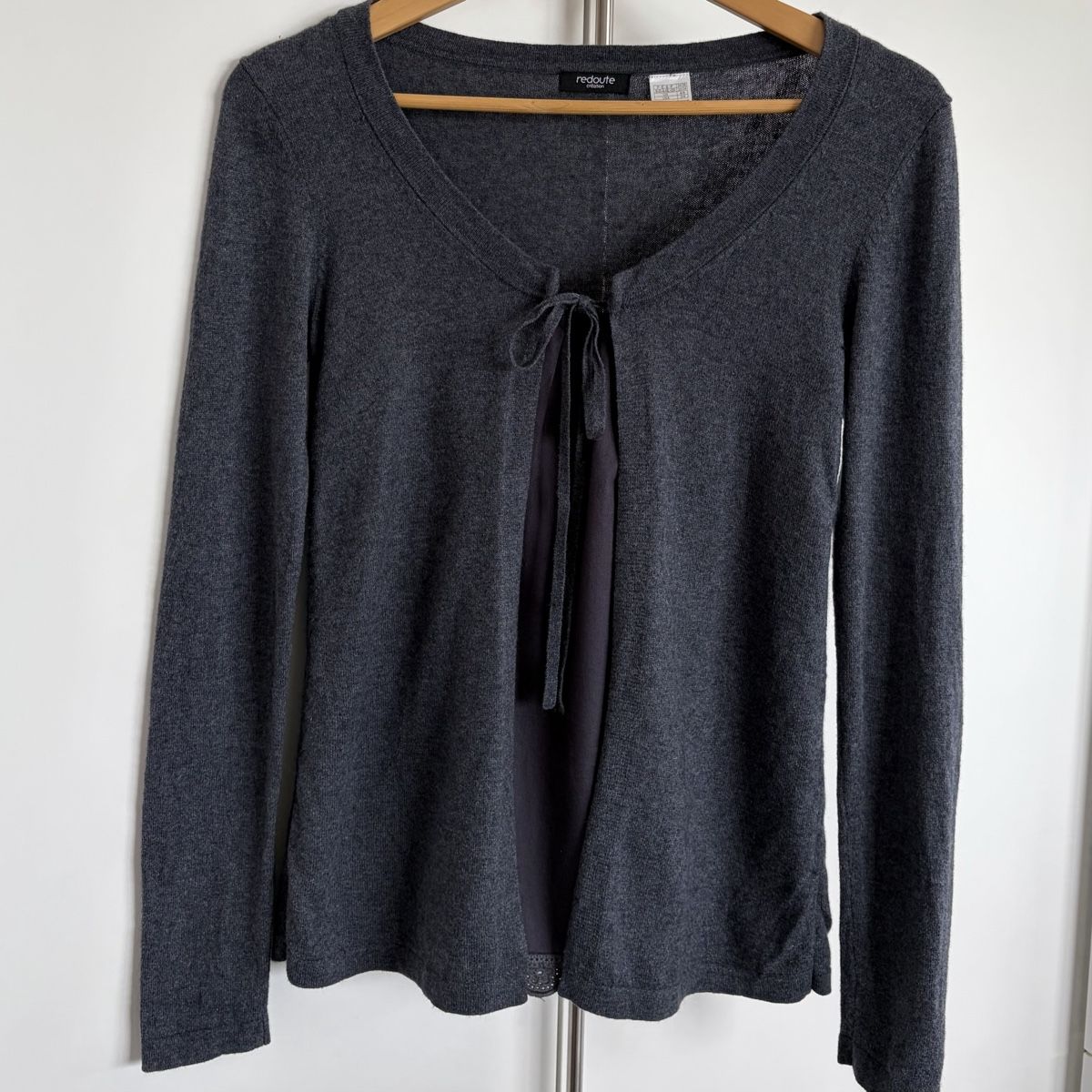 Camicette: Cardigan mit eingenähter Bluse – Usato da Düdingen venduto da Hiron_o7 1