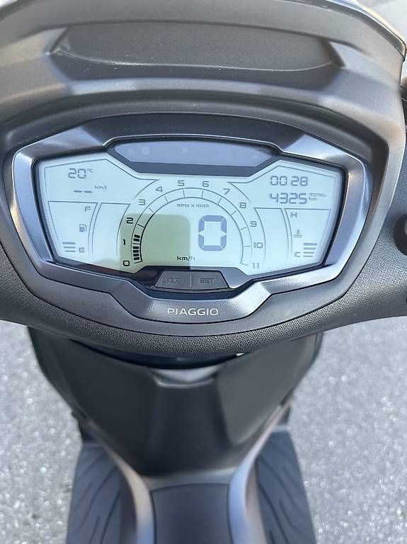 Scooter: Piaggio Beverly 400 hpe – Usato da Zollikofen venduto da eni_5ktj 4