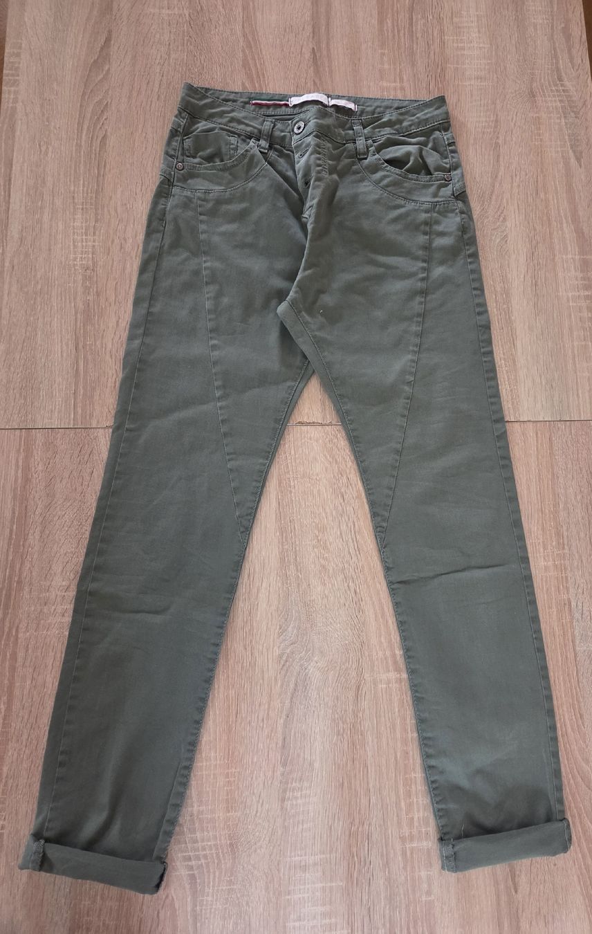 Pantaloni: Superbe pantalon vert olive Please, taille 38. – Usato da Praz-de-Fort venduto da val_j9xs