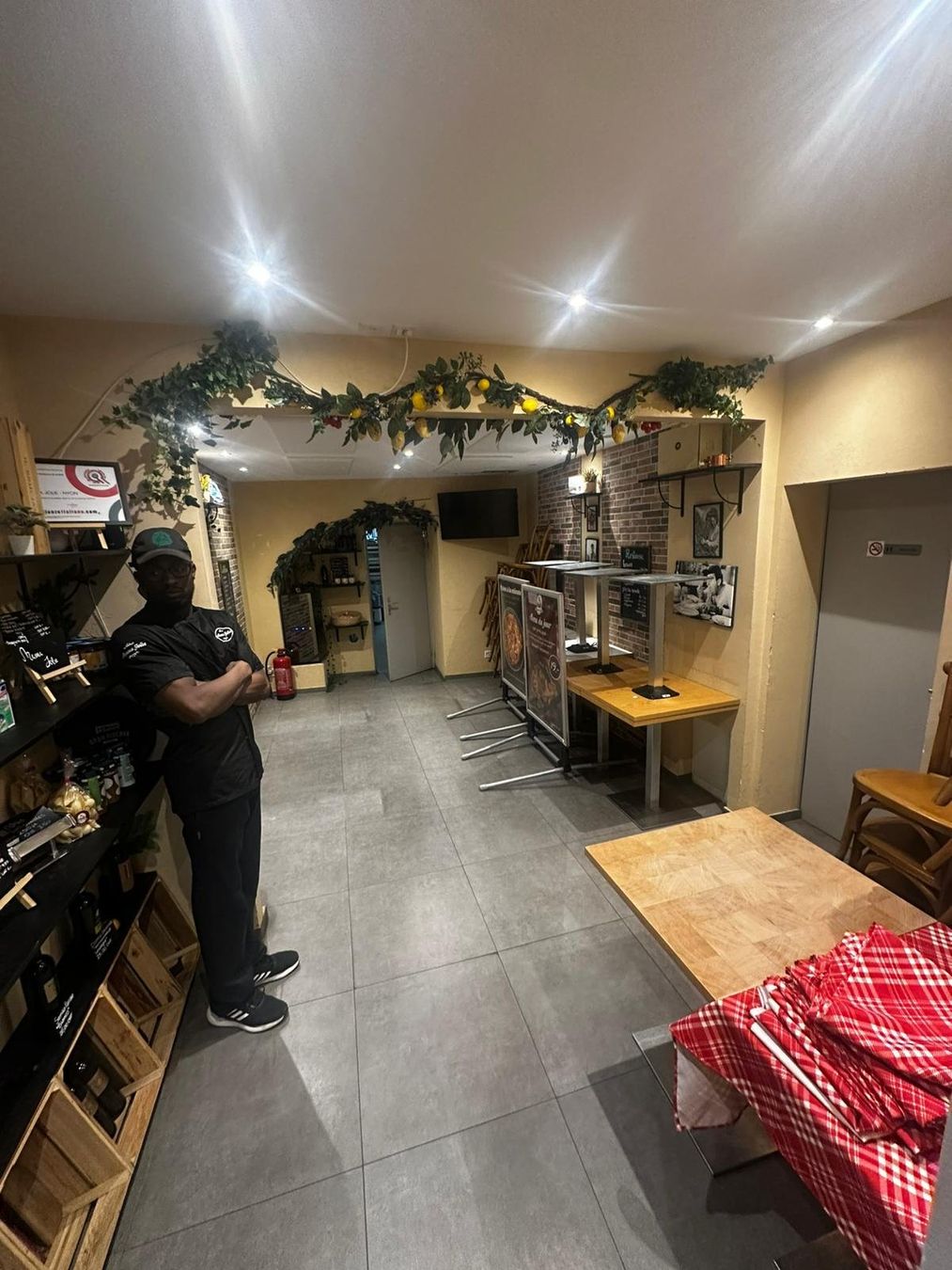 Komplettküchen: Materiel de retauration plus restaurant – Gebraucht aus Perroy von Marc051975