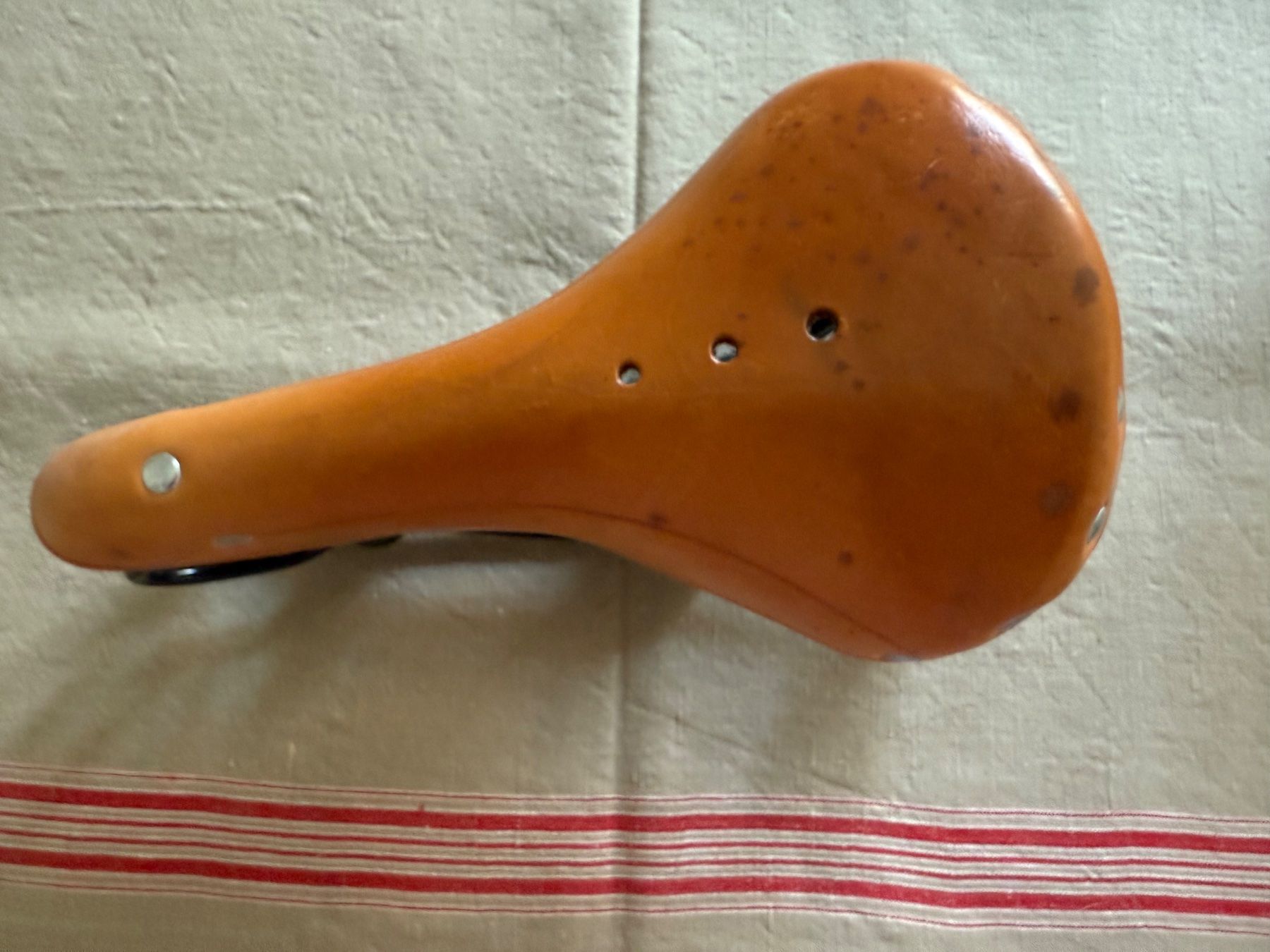 Ersatzteile: Sattel Militärvelo 05 – Neu (gemäss Beschreibung) aus Basel von steegg