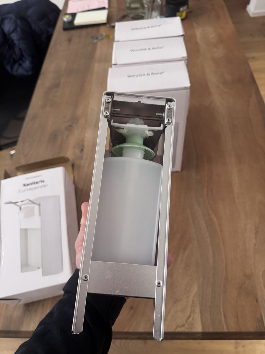 Nettoyage & Hygiène: Sterillium inkl. Spender – Neuf avec emballage d'origine à Chur par Lukas_Flohmarkt 8