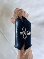 Statement-Lederarmband Schwarz mit Strass – handgefertigt