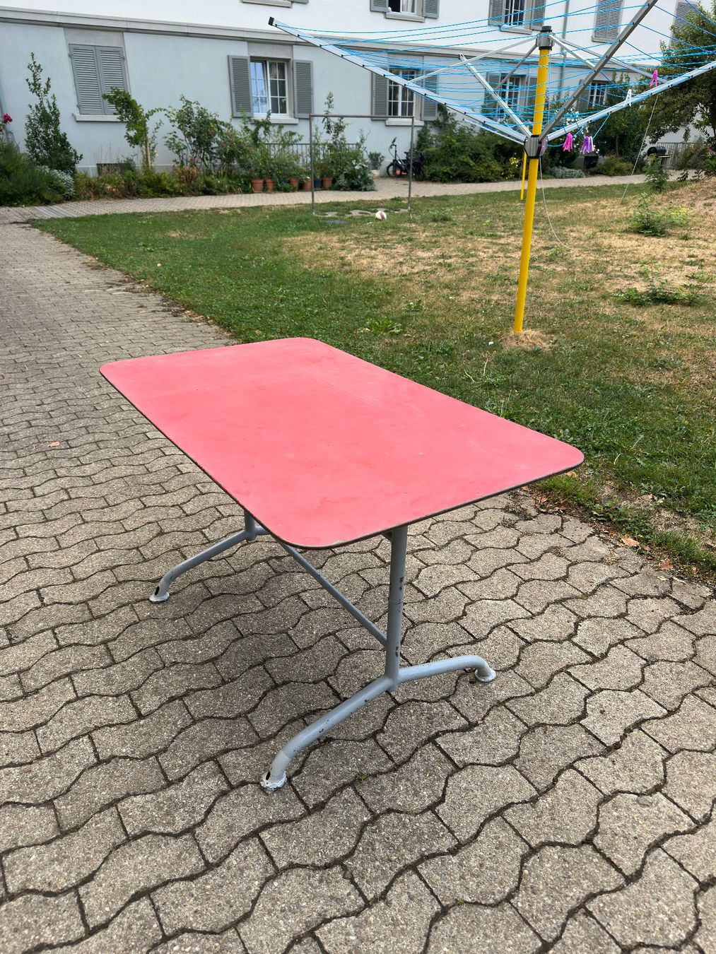 Tavoli: Roter Gartentisch – Usato da Zürich venduto da mmzim