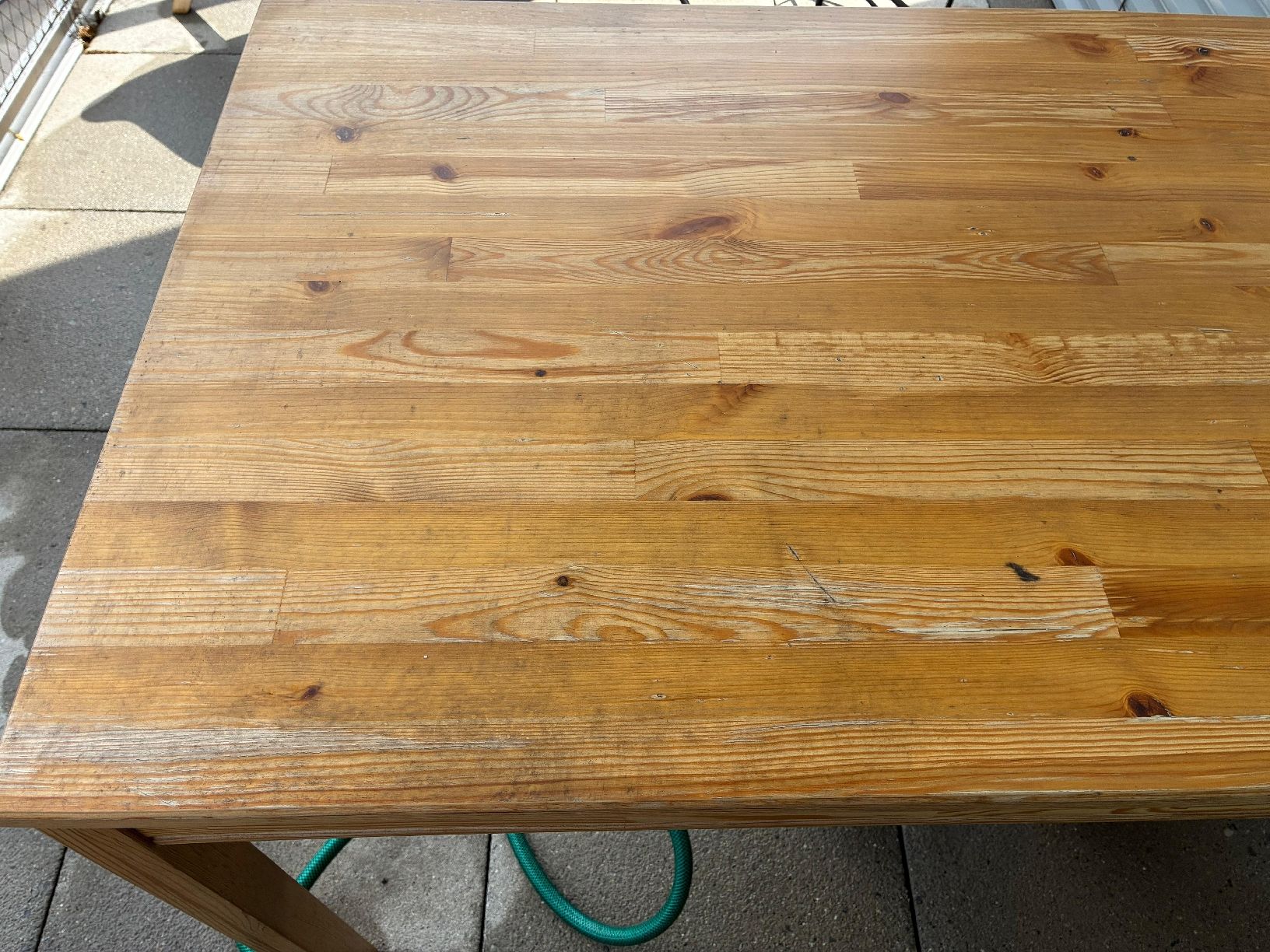 Tische: GRATIS: Massiver Holztisch, rustikal einfach – Gebraucht aus Münchenstein von sabrinchen02 2