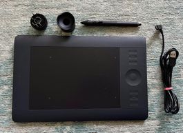 Wacom Intuos 5 Touch Small Pen Tablet (PTH-450)