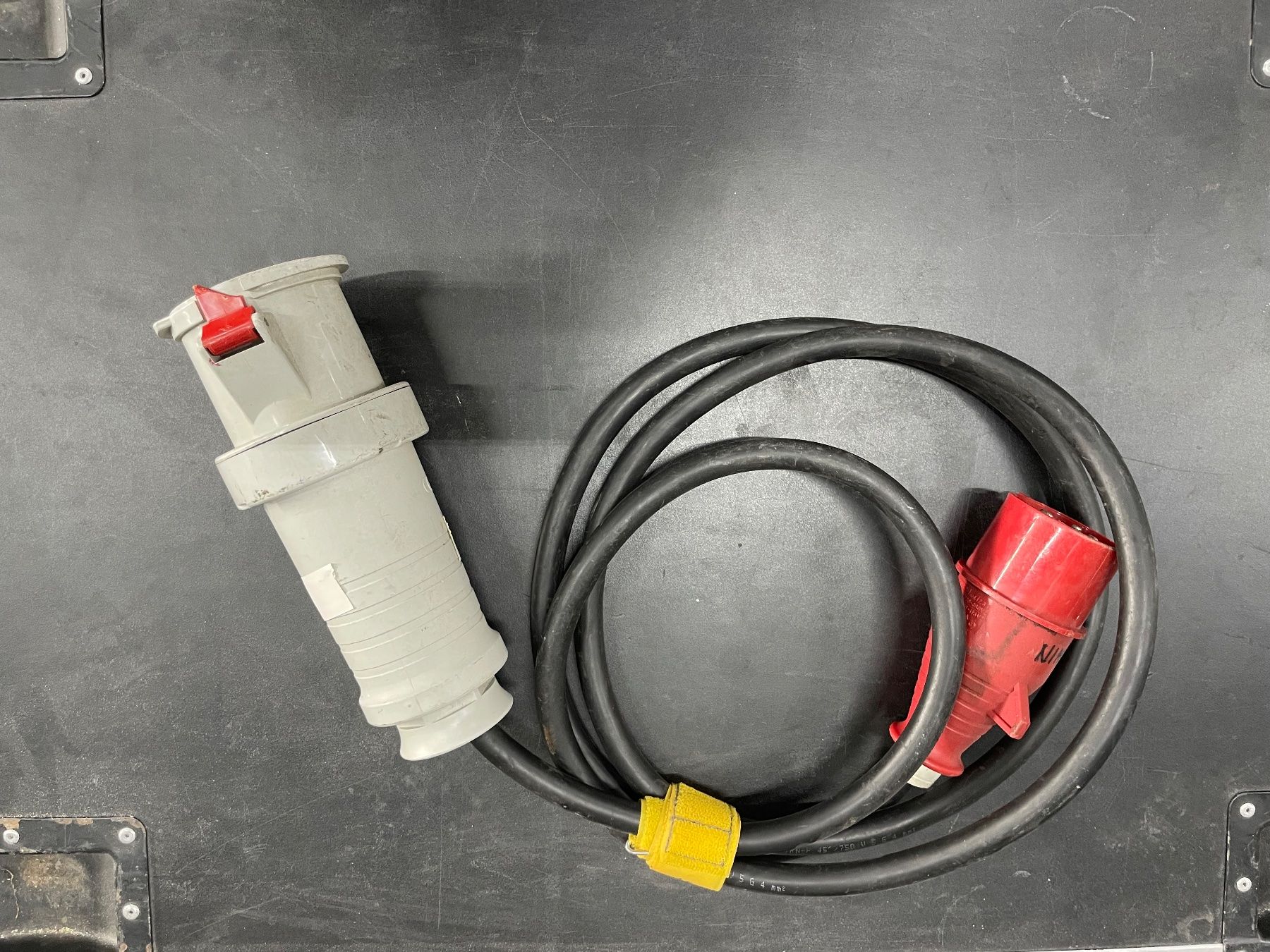 Unità & Adattatore: Stromadapter: CEE32 (m) - CEE63 (f) – Usato da Ermensee venduto da fantasylight