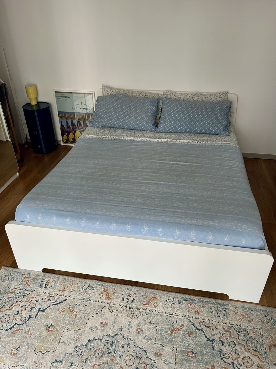 Letti: White Bed Frame with Mattress and Topper - As new! – Nuovo (secondo la descrizione) da Zürich venduto da lud_7ztt