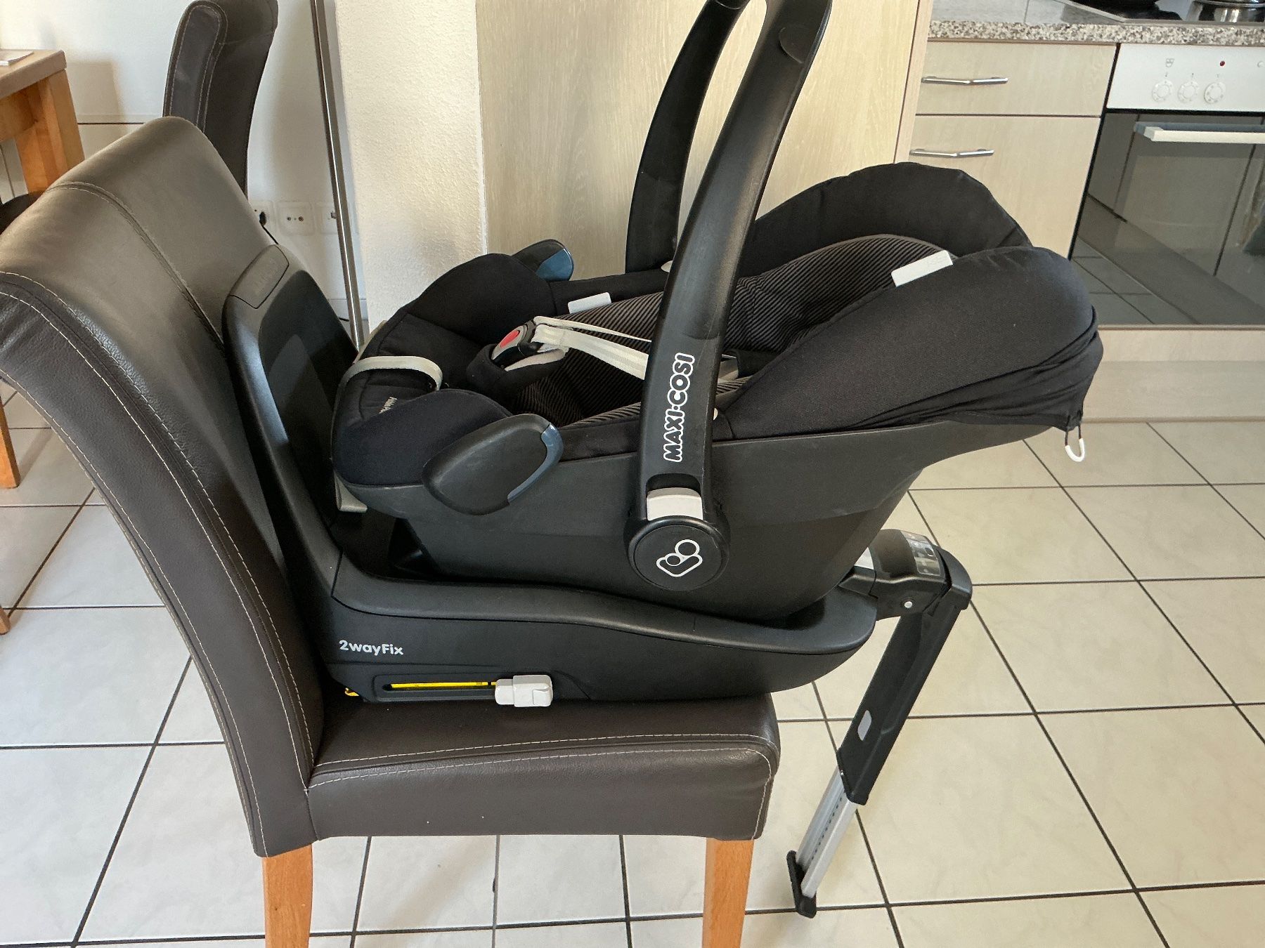 Maxi-Cosi Seggiolini per auto: Maxi Cosi mit Isofixstation – Usato da Galgenen venduto da 67sab 3