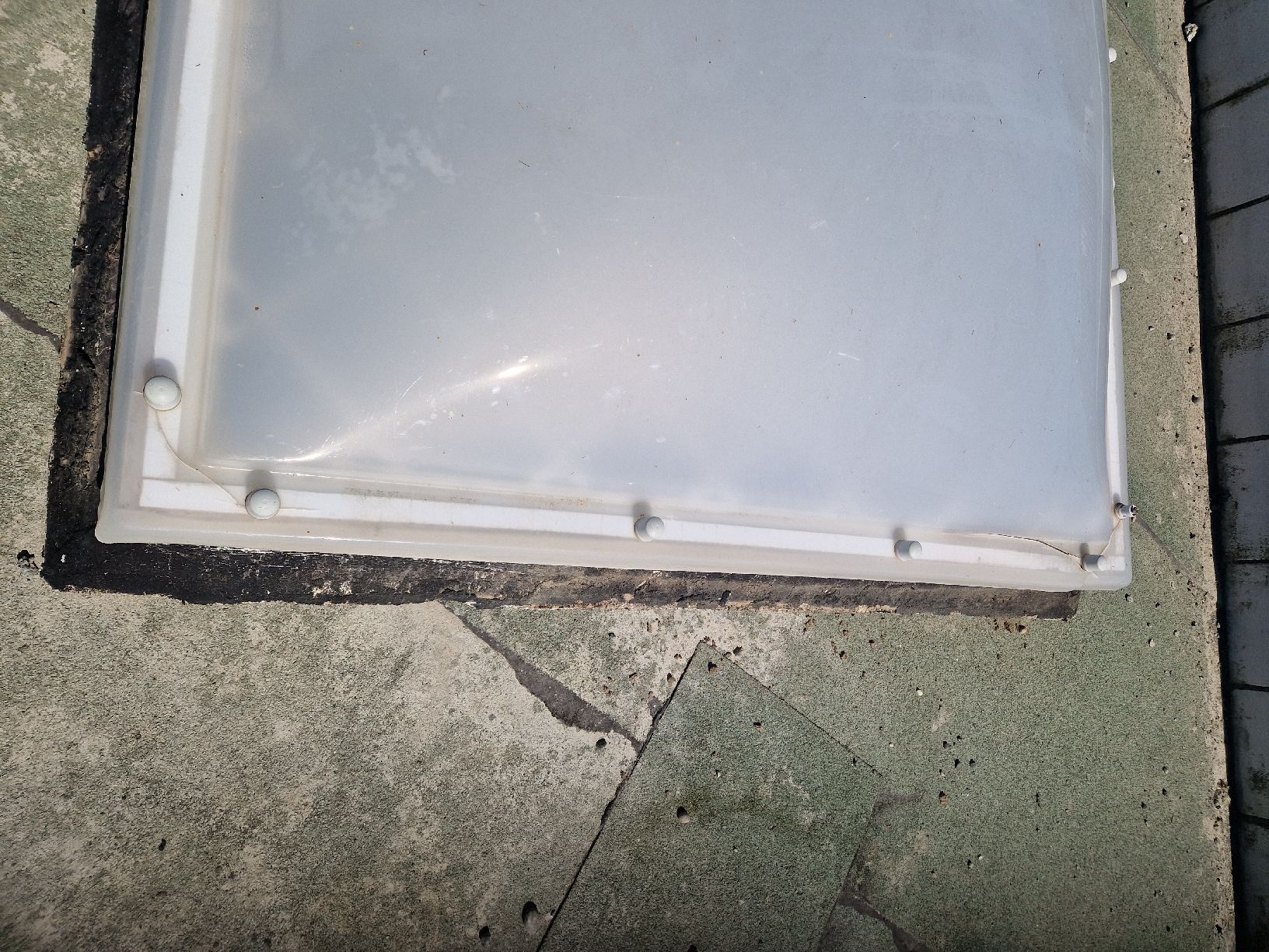 Fenster: Lichtkuppel Acryl mit Rahmen gebraucht – Gebraucht aus Rumisberg von Synchro 2