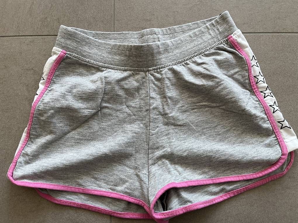 Pantaloni: Shorts 146/152 – Usato da Luzern venduto da La_Favorita