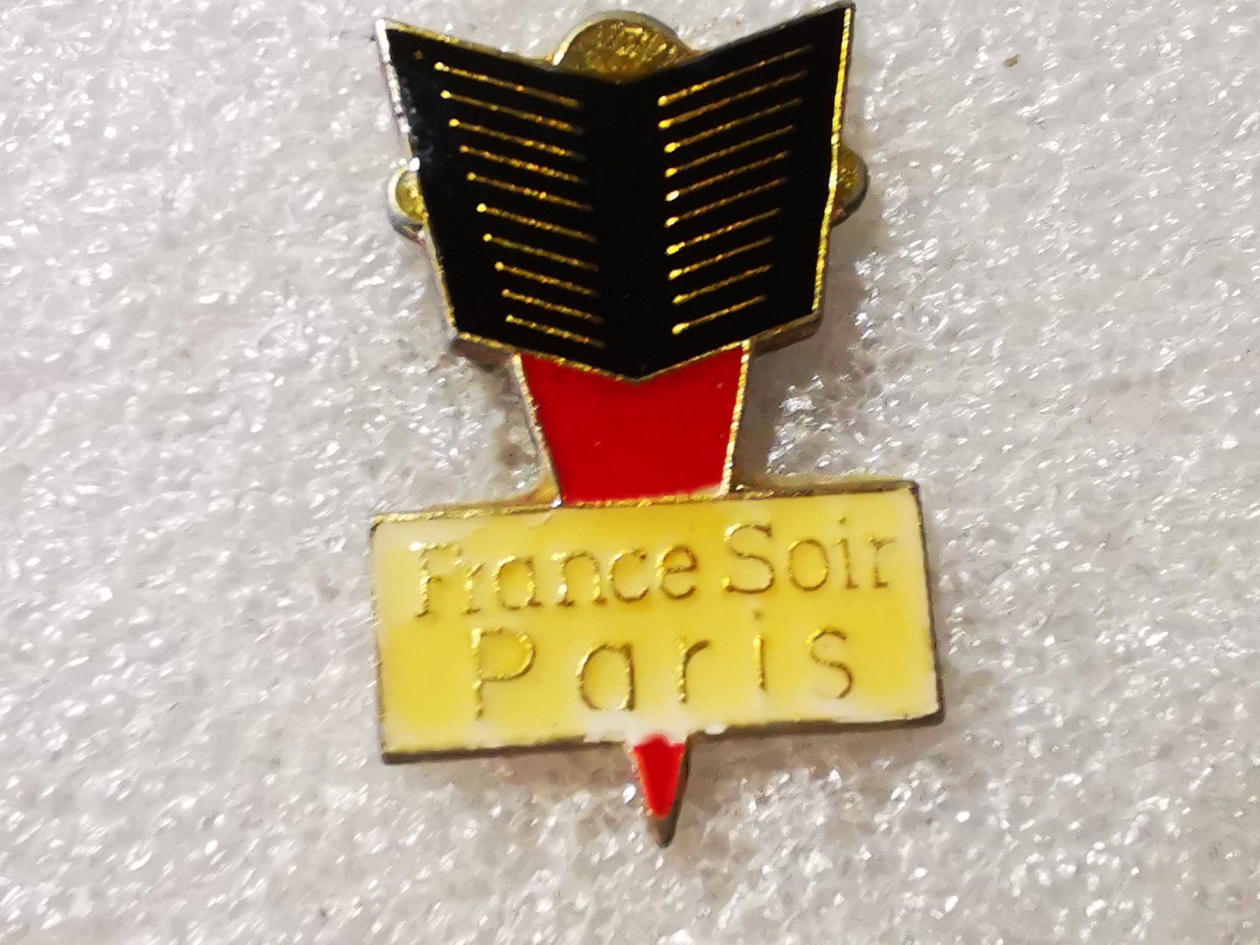 Placchette & Badge: Ansteckpin 143: France Soir – Usato da Oppligen venduto da Pin-Fall-Shop