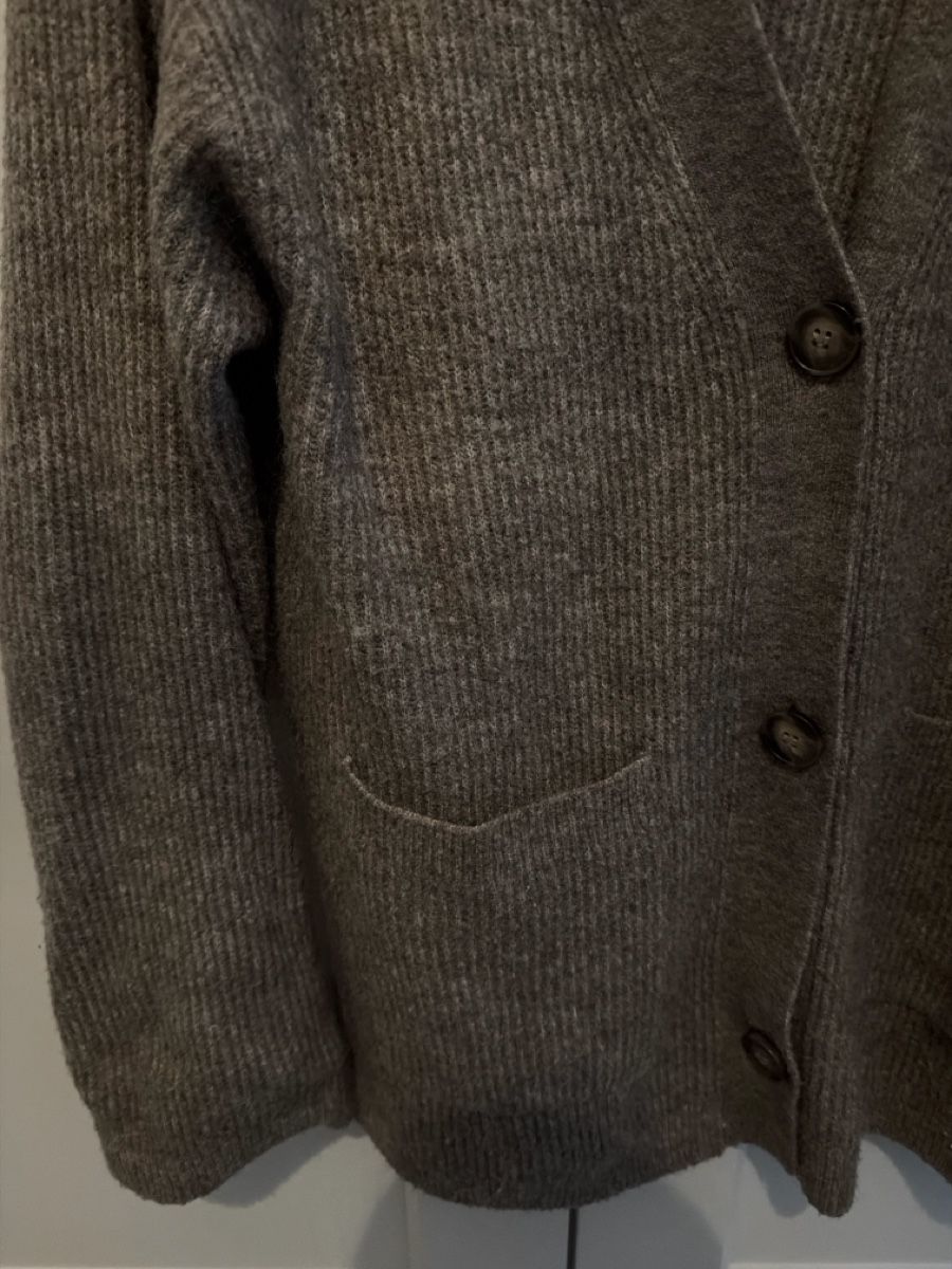 H&M Maglioni & Felpe: H&M Oversized Knit Cardigan – Usato da Paradiso venduto da Ixaya.studio 1