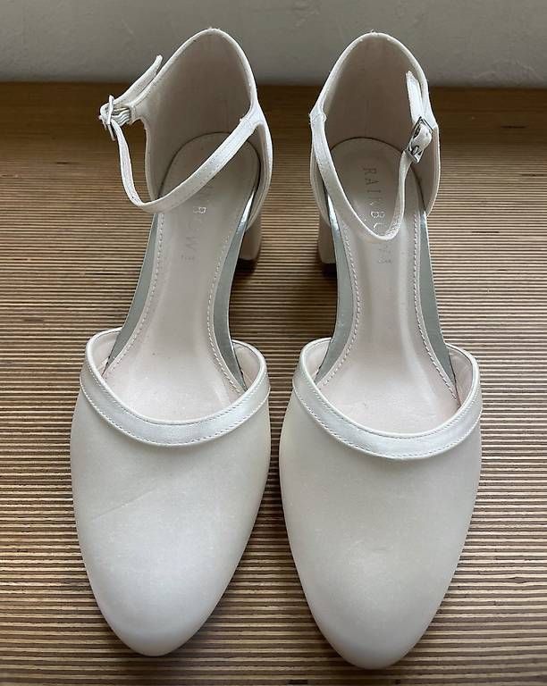 Scarpe da donna: Damenschuhe Neu EU 38 – Usato da Bergdietikon venduto da sbones 1