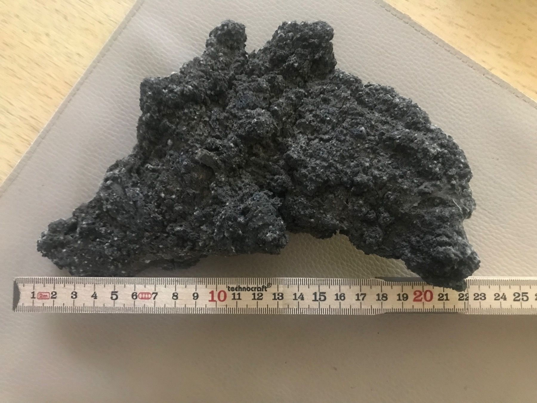Minerali & Pietre curative: 2 Schöne Lavasteine – Usato da Oberwil BL venduto da elk_wf5x 1