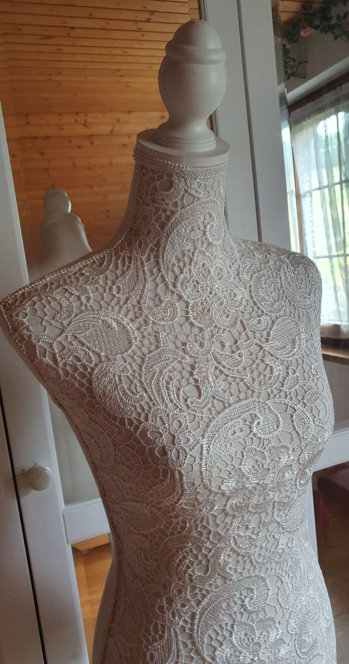 Allestimento di negozi e stand fieristici: Edle Schneiderpuppe mit Spitze in crème – Usato da Reitnau venduto da Sirona28 3