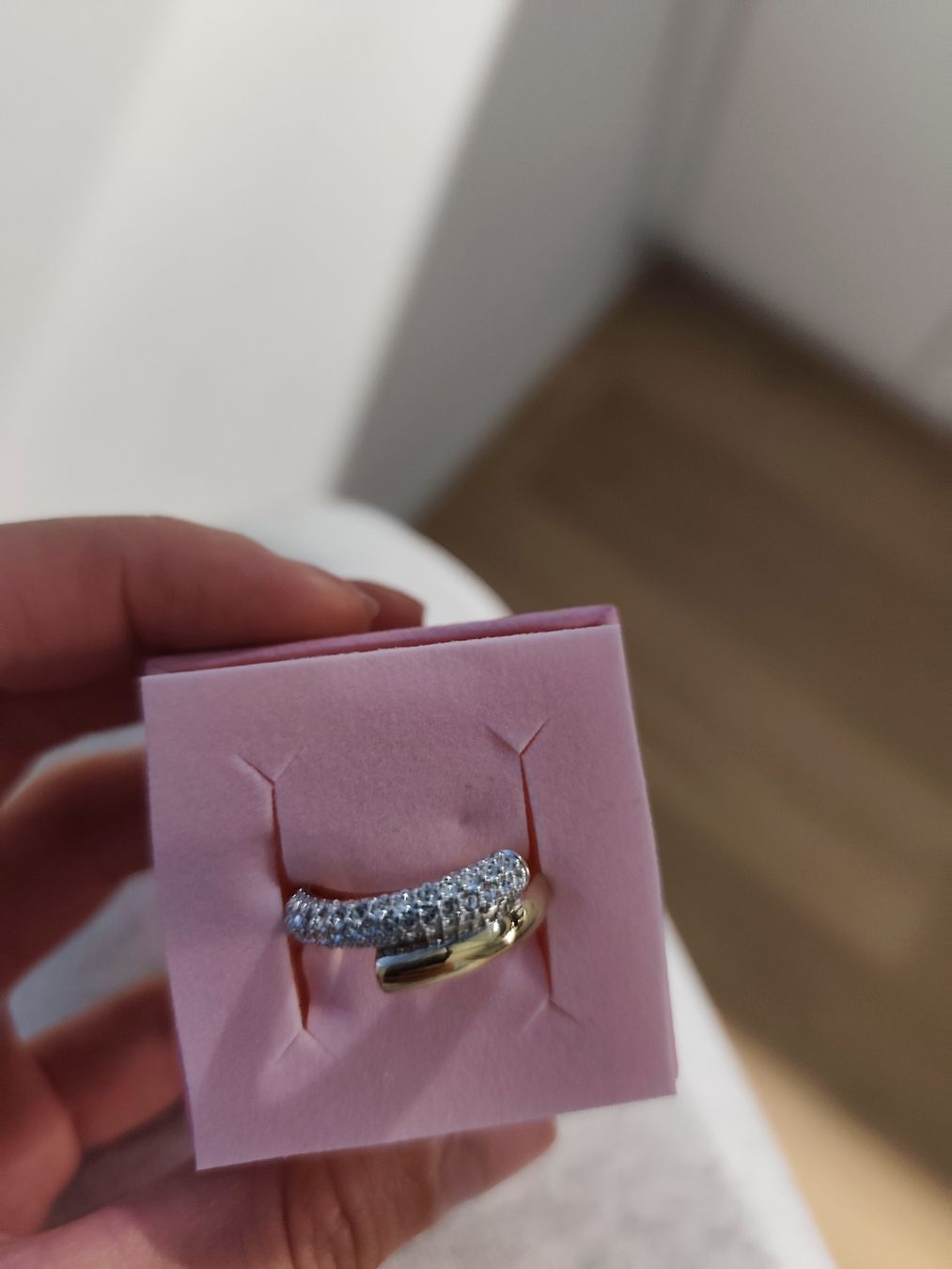 Swarovski Anelli: Damen Ring SwarovskixDEXTER RING ROUND GRösse 58 – Usato da Ballwil venduto da SoniiaMiiranda