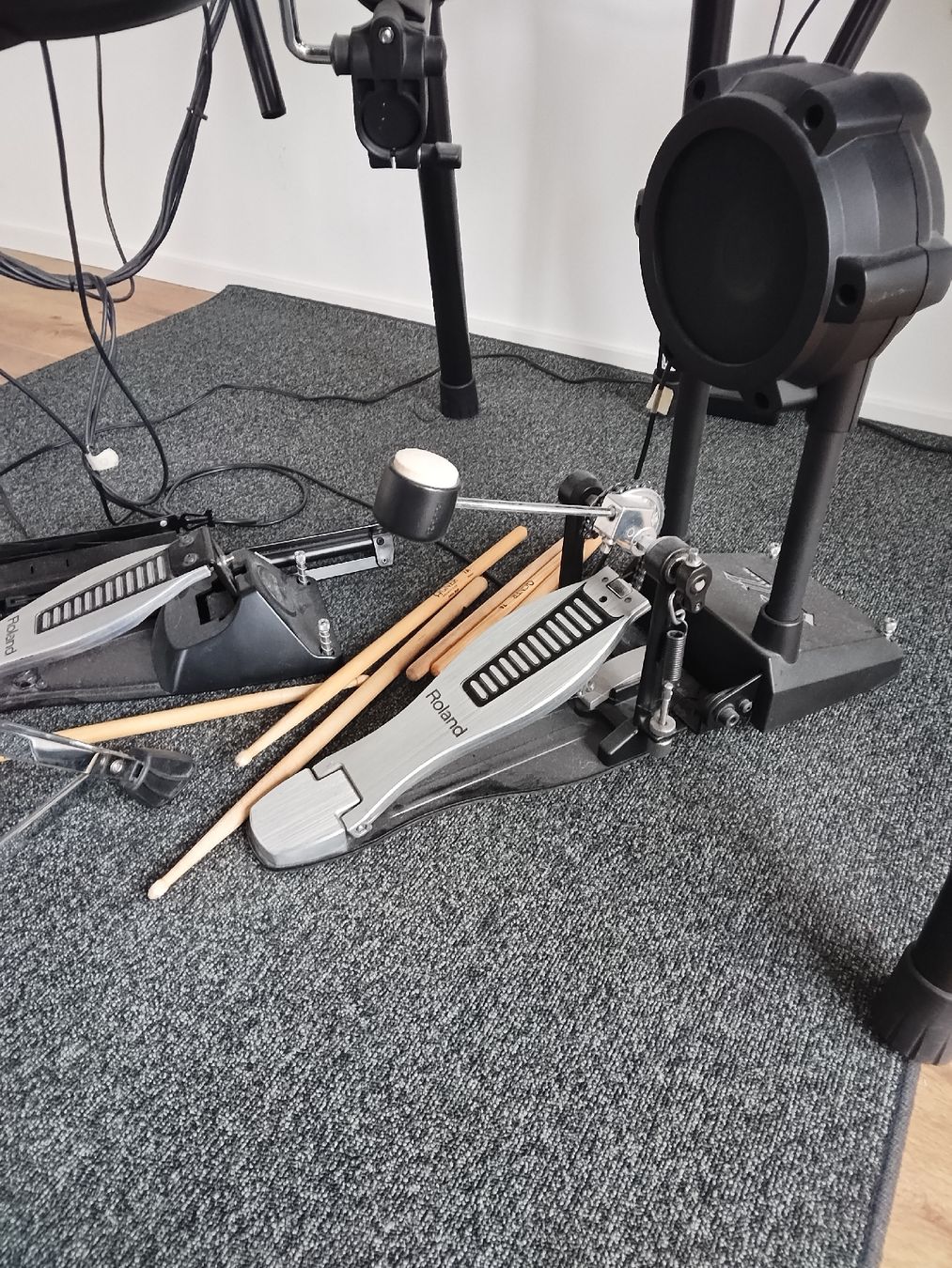 Roland Musikinstrumente: Roland V-Drums TD-11 Electronic Drum Set with Stool – Gebraucht aus Au ZH von Boringink 3