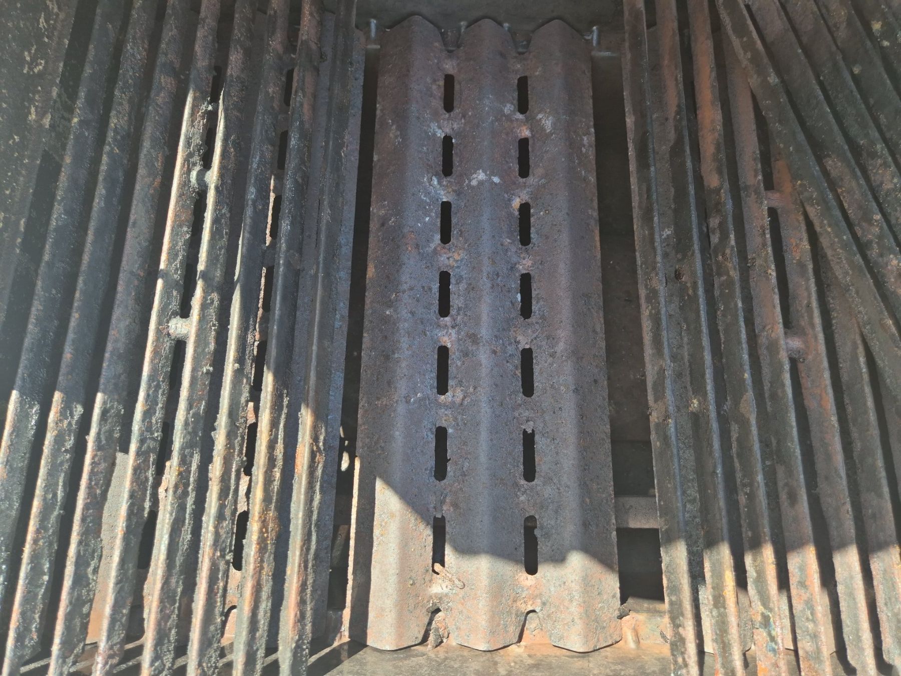 Broil King Griglie: Broil King Baron Grill mit Seitenkocher – Usato da Grüningen venduto da maenimaa 3