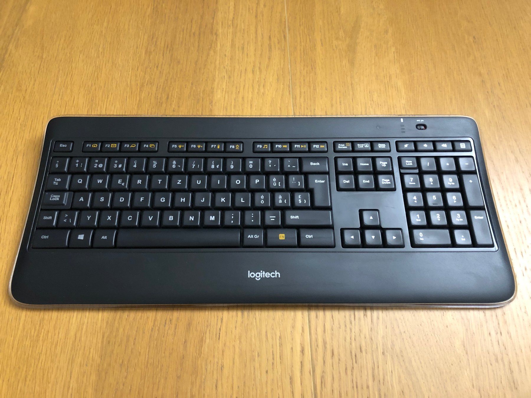 Logitech Tastiere: LOGITECH Wireless Illuminated Keyboard K800, super Zustand – Usato da Frauenfeld venduto da -blubber- 1