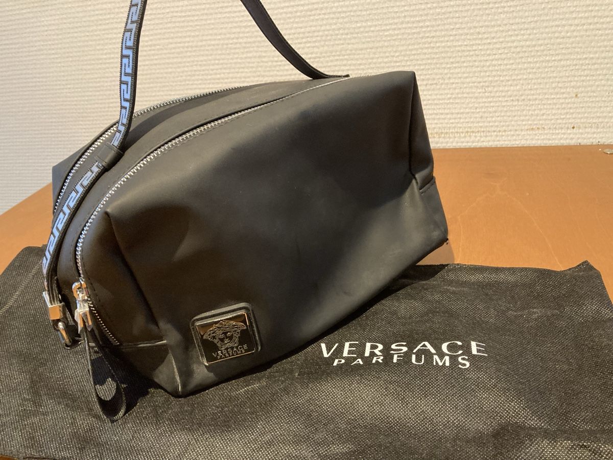 Versace Custodie per cosmetici: Versace Kulturtasche schwarz neu – Nuovo (secondo la descrizione) da Gals venduto da Chrisi-76 1